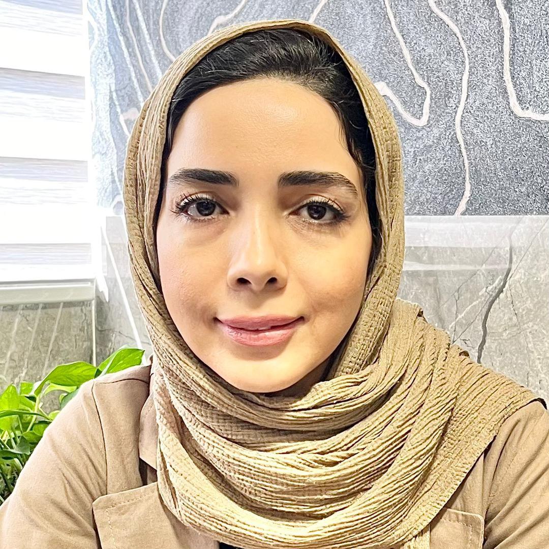 سمیه عزیزی