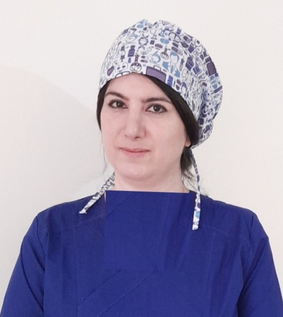 سارا نیک آفرین