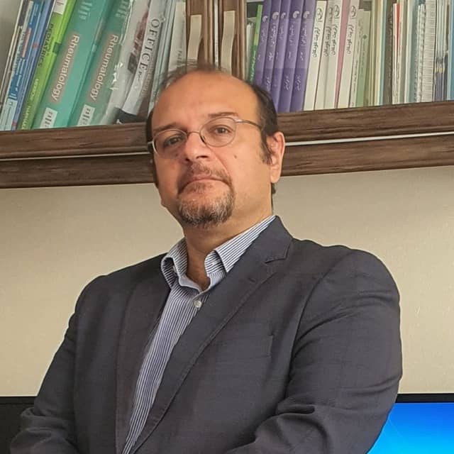 رضا شیاری